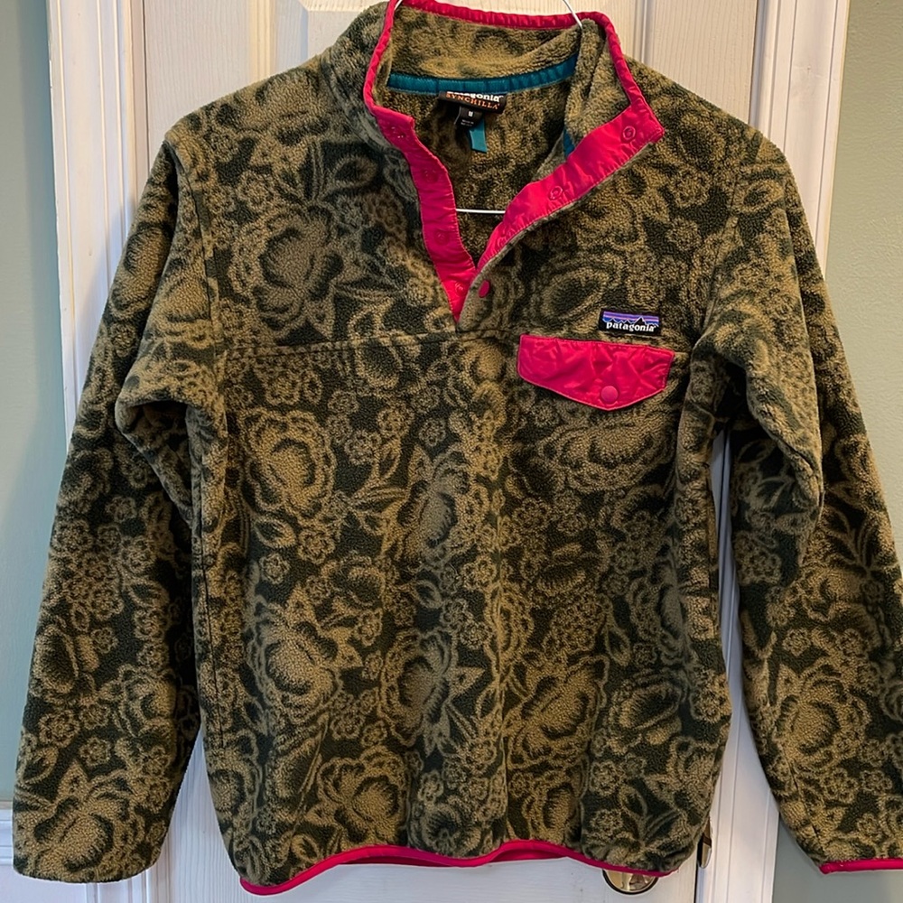 Vintage olive green floral Patagonia synchilla - size Md. Great condition!